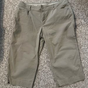 Eddie Bauer Kakhi Capris- Size 16
